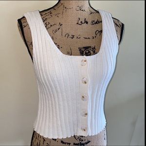 SOLD✨🆕Hem & Thread
Beautiful off white knitted top!